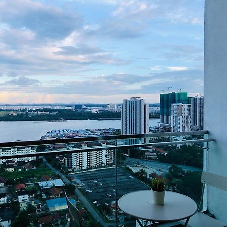 Paragon Suite Homestay By Antlerzone Johor Bahru Exterior photo
